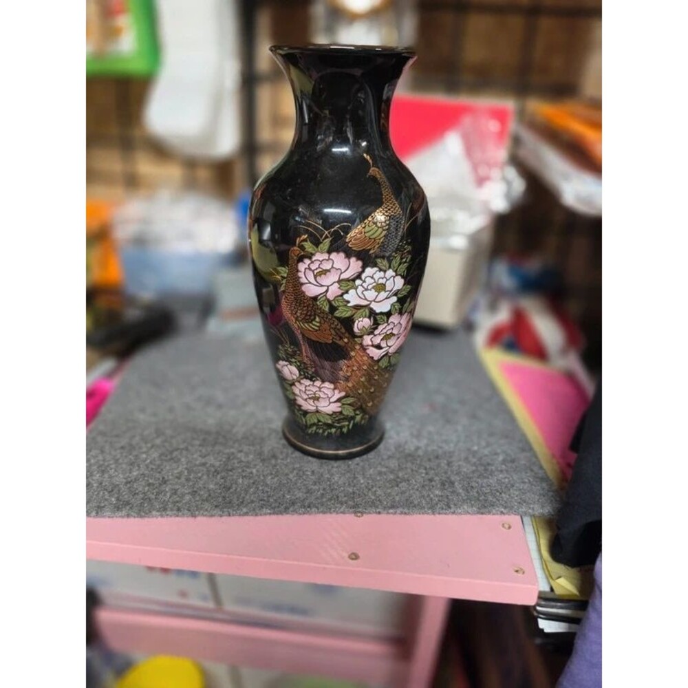 Japanese vase with lid